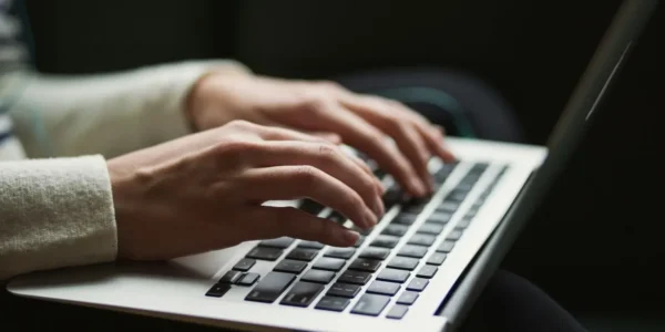 I will write SEO articles and blog posts within 24 hours